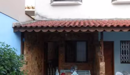 Muriqui, excelente duplex a 50m da praia, com 2 quartos (suite), quintal, mobiliado, doc ok, aceita financiamento
