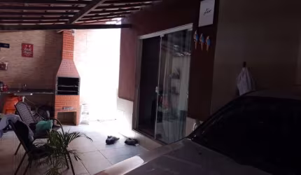 Realengo, otima casa linear, em rua super tranquila, 2 quartos com quintal e área gourmet