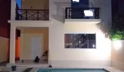 Vargem Pequena, linda casa triplex, em condominio, 3 quartos (suite), quintal com piscina e área gourmet