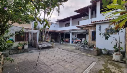 Excelente casa triplex, com 454m² de área construida, documentaçao ok, aceita financiamento