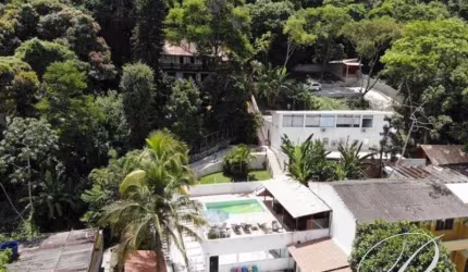 Jacarepagua, sitio com 8000m², varias casas, chales, piscina, sala ginastica, canil, arvores frutiferas, documentaçao ok