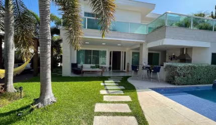 Vendo linda casa triplex, 5 quartos (3 suites + 1 master com closet), decorada, fino acabamento, dependencia completa, piscina, sauna, clube na praia