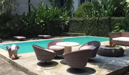 Vargem Pequena, linda casa duplex com 400m² de área construida, terreno com 1.000m², 3 suites, amplo quintal com piscina e area gourmet