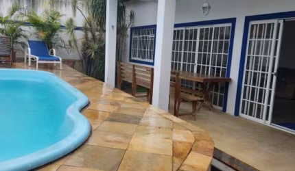 Vargem Pequena, excelente casa duplex, 5 quartos (3 suites), closet + dependencia, quintal, piscina e área gourmet, canil