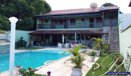 Araruama, linda casa duplex com 256m² de área construida, em terreno de 450m², 4 suites, closet, quintal, piscina, hidro, área gourmet, vaga de garage