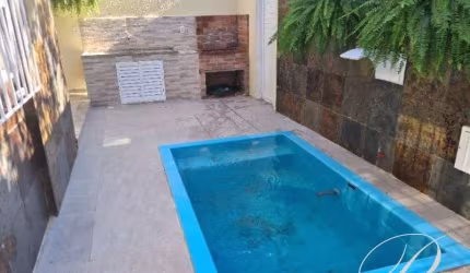 Freguesia, casa duplex, 150m², 4 quarto (2 suites), quintal com piscina e area gourmet, 2 vagas, condominio fechado com segurança