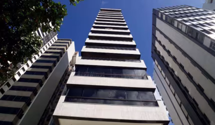 Com 04 suítes espaçosas e uma área total de 363m², apartamento à venda na avenida boa viagem.