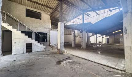 Galpão para locação com 780m²  na Rua da Aurora