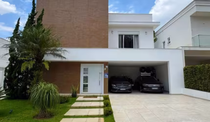 CASA À VENDA COM 4 DORMITÓRIOS EM ALPHAVILLE - SANTANA DE PARNAÍBA
