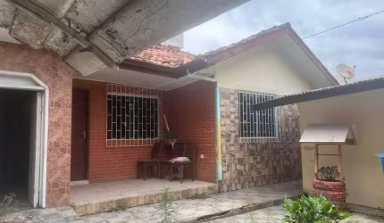 Terreno com duas casas
