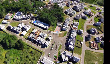 Sobrado à venda, 4 quartos, 1 suíte, 2 vagas, Santa Cândida - Curitiba/PR