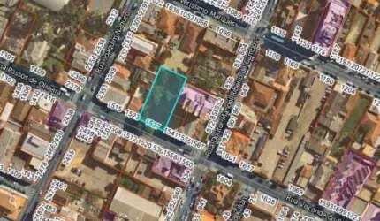 TERRENO CENTRAL EM SÃO JOSÉ DOS PINHAIS COM 1.300 M² TERRENO CENTRAL EM SÃO JOSÉ DOS PINHAIS COM 24,00 M DE FRENTE X 54,00 M DE EXTENSÃO. TERRENO RUA
