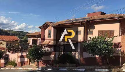 Sobrado com 4 suítes 296 m² a venda no Centro de Guararema/SP