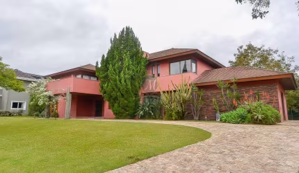 Magnifica casa a venda no Alphaville Pinhais  420 m², terreno de 1.488 m². 5 salas, 2 escrit. 6 bh, area  toda integrada. coz completa. gar 6 carros