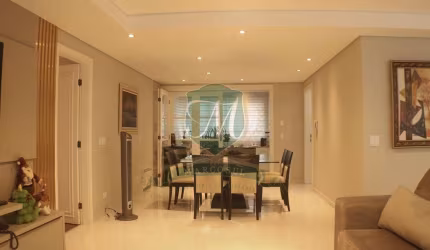 Apartamento alto padrao, todo reformado, 212 m² util, bairro Cabral, 4 qtos, 2 suite, 1 apto por andar, elevador privativo e 3 vagas garagem coberta.