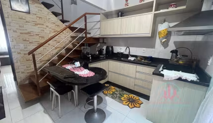Casa com 2 quartos à venda na Rua Zenaide Santos de Souza, 1, Jardim Iririú, Joinville por R$ 279.000