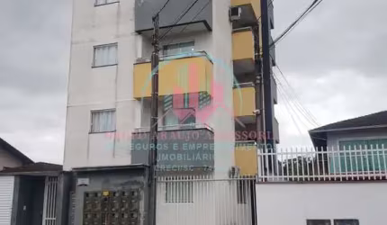 Casa com 3 quartos para alugar na Rua Valter Peters, 01, Costa e Silva, Joinville por R$ 1.990