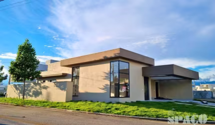 CASA com 3 Quartos (1 Suíte) em 230m² no Village Splendore em Pindamonhangaba