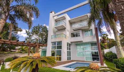 Casa em condomínio fechado com 5 quartos à venda em Santa Felicidade, Curitiba  por R$ 4.350.000