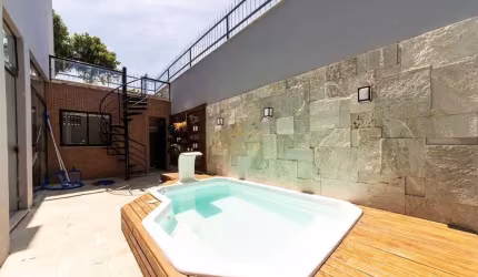 Casa em condomínio fechado com 3 quartos para alugar na Avenida Paranaguá, Caiobá, Matinhos por R$ 6.000