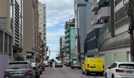 Apartamento diferenciado na Meia Praia