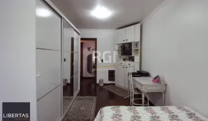 Casa para Venda - 280m², 3 dormitórios, 2 vagas - Petrópolis