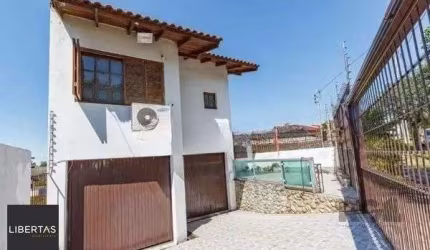 Casa de 4 dormitórios 4 vagas pátio com piscina no Parque Santa Fé