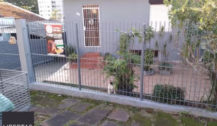 Casa para Venda - 200m², 4 dormitórios, sendo 1 suites, 2 vagas - Jardim Floresta