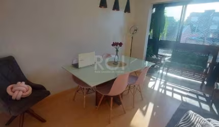 Apartamento 02 dormitórios, com vaga, no bairro Jardim Itu Sabará, em Porto Alegre.