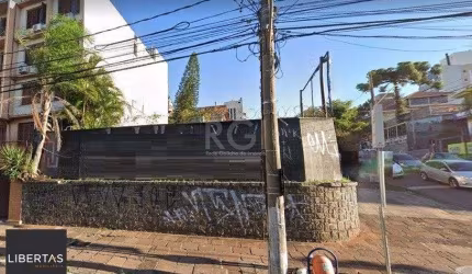 Terreno de esquina no bairro Petrópolis