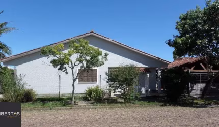 Casa na Hípica com 3 dormitórios e 2 vagas