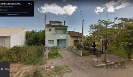 Casa, estilo sobrado, com 03 dormitórios (01suíte) e 02 vagas, no bairro Hípica, em Porto Alegre, RS.
