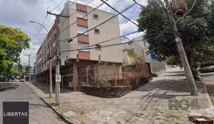 Apartamento no Petrópolis de 2 dormitórios e 2 vagas