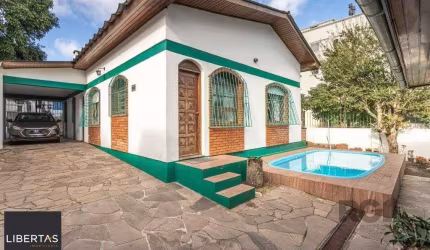 Casa no bairro Vila Ipiranga de 3 dormitórios e 3 vagas