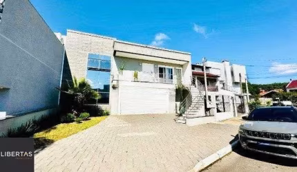 Casa sobrado de 3 dormitórios e 4 vagas