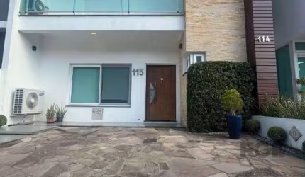 Casa de Condomínio em Hípica