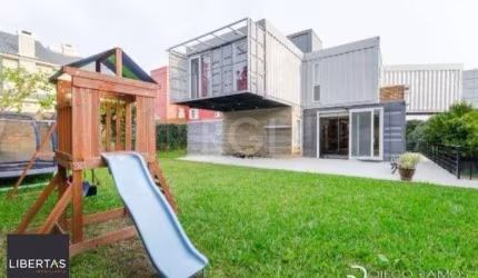 Casa para Venda - 315m², 3 dormitórios, sendo 1 suites, 2 vagas - Teresópolis