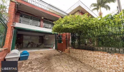 Casa para Venda - 317m², 5 dormitórios, sendo 1 suites, 2 vagas - Teresópolis