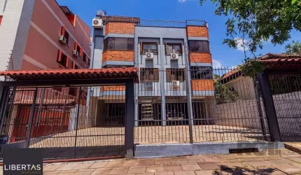Cobertura 251m², 3 dormitórios, 2 vagas no bairro Teresópolis