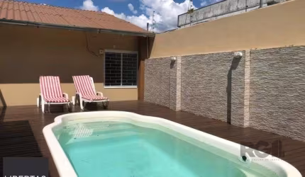 Casa com 3 dormitórios no bairro Rubem Berta
