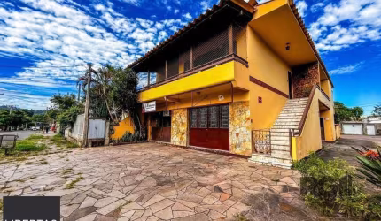 Casa com 2 salas comerciais, 3 quartos, vaga de garagem churrasqueira, suíte, no bairro Cavalhada, Porto Alegre/RS