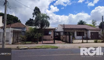 Casa 3 dorm, com anexo nos fundos na Zeferino Dias