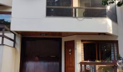 Casa de condomínio, com 3 dormitórios, sendo 1 suíte, 3 vagas, no bairro Nonoai, Porto Alegre, RS