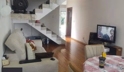 Excelente casa, 2 quartos,  ampla com 120m² de área privativa e 296,30m² de área total no Passo das Pedras