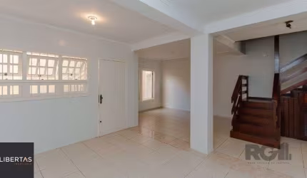 Casa com 4 dormitórios, 4 vagas no bairro Vila Jardim