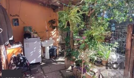 Casa de 2 dormitórios no bairro Cavalhada