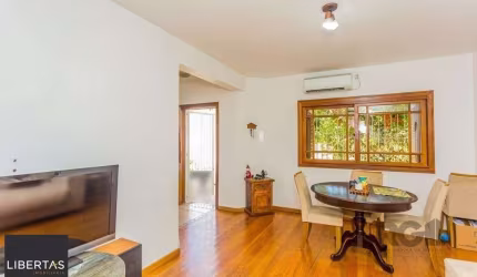 Casa de 2 dormitórios no bairro Passo das Pedras