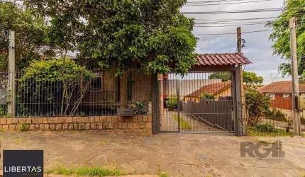 Casa de 4 dormitórios no bairro Espírito Santo