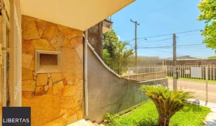 Casa de 3 dormitórios no bairro Rubem Berta