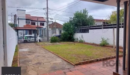 Casa de 2 dormitórios no bairro Sarandi
